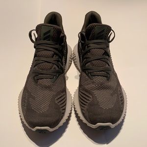 Men’s Adidas AlphaBounce Training Shoes size 9…